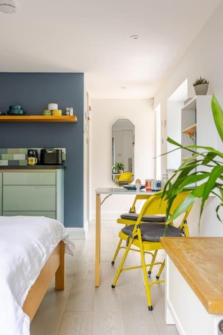 チッペナムCosy Cotswolds Retreat Near Bath & Castle Combeアパートメント エクステリア 写真